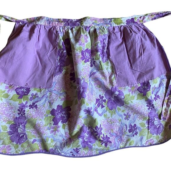 Floral Apron in Purple and Green handmade vintage - Picture 8 of 8